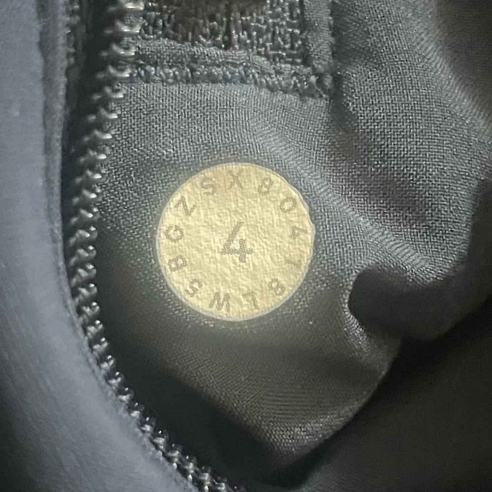 Lululemon On The Move Pant 28